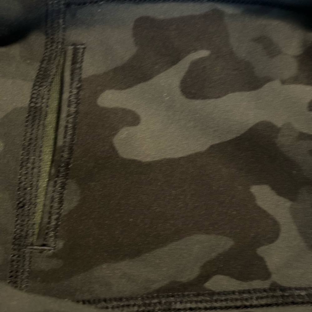 Lululemon Align Pant II‎ *25"
Incognito Camo Multi Green size 2 - Picture 7 of 8